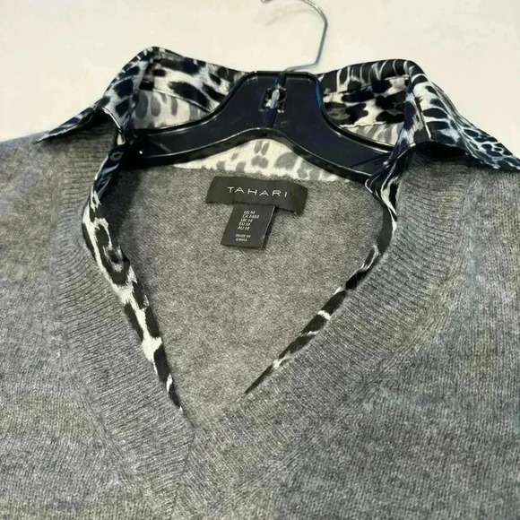 Tahari Gray Cashmere V-neck Sweater Silk Point Collar Lining Size Medium - Picture 4 of 11